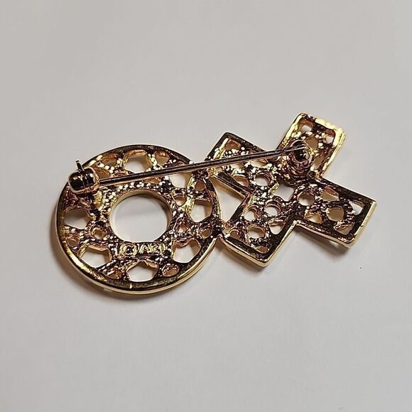 Gold Tone XO HUGS AND KISSES Brooch Signed AK - Picture 2 of 4
